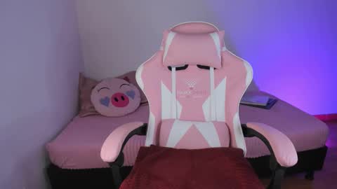 Snapshot of maddy_parker__ chatting on October 17, 7:51 pm maddy_parker__ online show from October 17, 7:51 pm