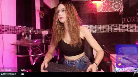 madelainnfox2 online show from March 24, 1:39 pm