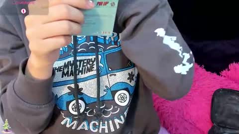 Madelin Clerk online show from December 17, 7:59 pm