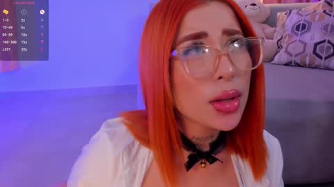 Snapshot of madelinefox_ chatting on February 15, 12:33 pm Madeline online show from February 15, 12:33 pm