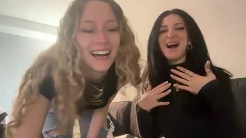 Snapshot of madibaby999 chatting on February 26, 2:52 am madibaby999 online show from February 26, 2:52 am