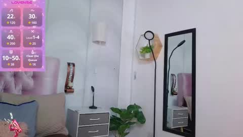 madison_oli online show from October 14, 11:46 am