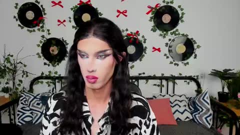 madisonesprit online show from April 19, 3:07 am