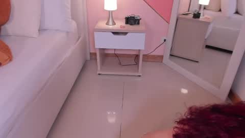 Mae Lyra online show from October 7, 9:44 pm