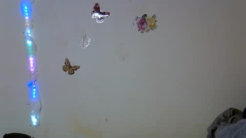 Maee online show from November 16, 6:21 pm