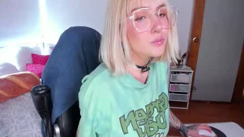 Maeve  schedule 11 am- 530 pm colombia time  online show from February 25, 6:55 pm