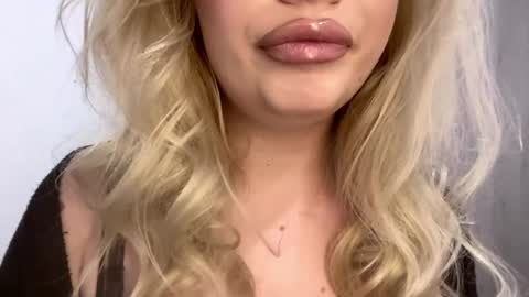 Molly online show from May 10, 4:46 pm