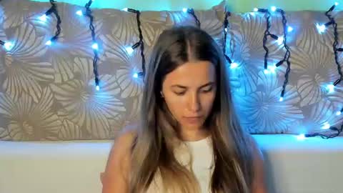 Maggie online show from August 8, 3:38 am