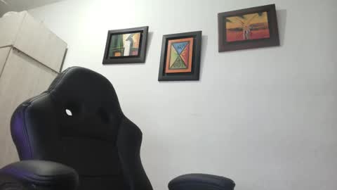 magic_milk23 online show from September 16, 5:21 am