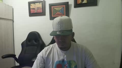 magic_milk23 online show from October 6, 4:08 am