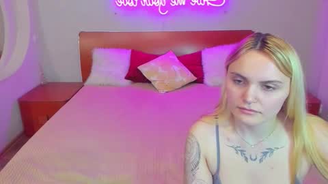 Lili and Bella online show from November 30, 6:48 pm