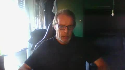Snapshot of magicomerlino63 chatting on September 28, 1:31 pm magicomerlino63 online show from September 28, 1:31 pm
