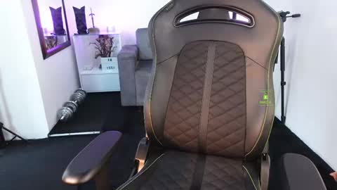 If you want me to use the Lovense please let me know  --    online show from January 18, 5:22 pm