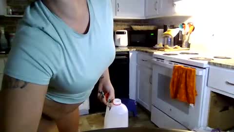 Snapshot of magsjane chatting on September 18, 10:41 am Kaye online show from September 18, 10:41 am