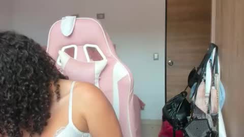 mahia_frizzy online show from October 27, 4:51 pm