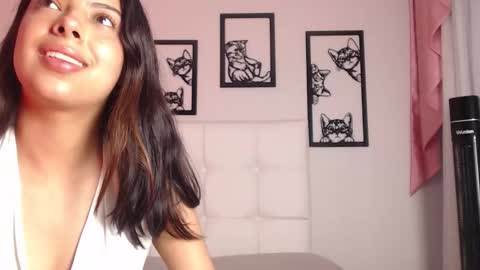 Maia Reficco online show from November 13, 2:31 pm