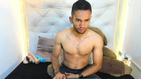 maicolparker0 online show from April 18, 2:19 pm