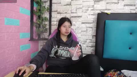  MAILY CAN  online show from November 24, 1:10 pm