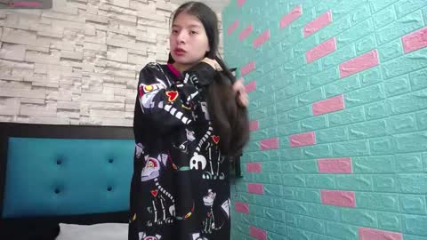  MAILY CAN  online show from September 25, 1:18 pm