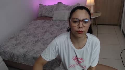 Snapshot of mailywindsor chatting on January 5, 11:59 am Maily online show from January 5, 11:59 am