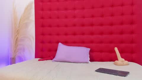 maite_smith69 online show from March 7, 3:28 pm