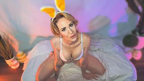 Snapshot of makemebeautiful chatting on March 4, 7:01 pm  April Dayze  makemebeautiful online show from March 4, 7:01 pm