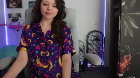 MakiyahBelle online show from December 17, 9:50 am