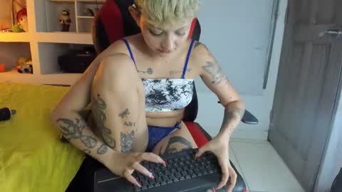 Snapshot of malefica_cortexxx_ chatting on September 13, 7:11 am Malefica online show from September 13, 7:11 am