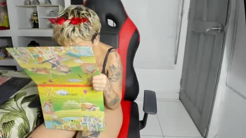 Snapshot of malefica_cortexxx_ chatting on October 12, 3:43 am Malefica online show from October 12, 3:43 am