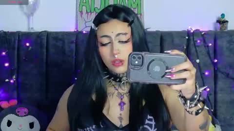 maliciaxpoison online show from June 26, 5:24 am