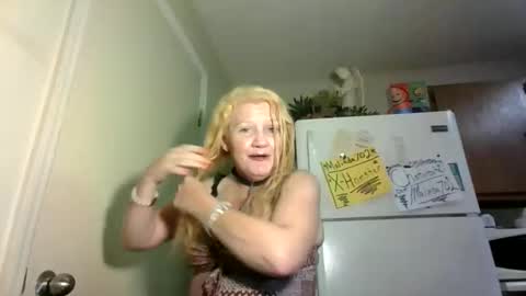malinda702 online show from December 2, 5:04 am