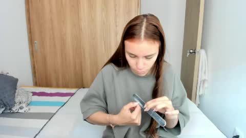 instagram  nueela   online show from May 22, 5:53 pm