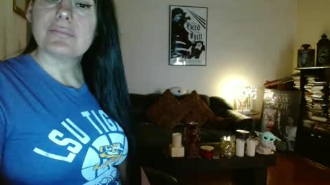 mandaloriangirlsfight online show from March 18, 6:14 pm