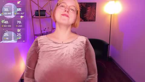 manic_pixie_ online show from April 9, 3:29 pm