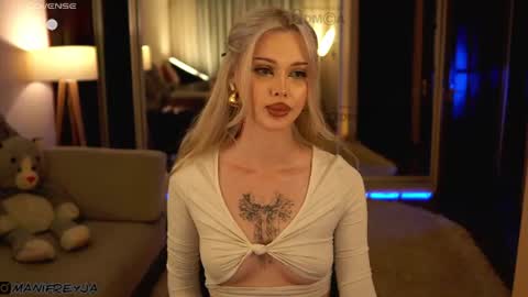 Amelie online show from August 7, 11:58 pm