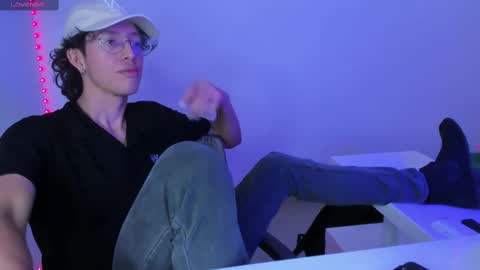 Manuel online show from February 26, 7:42 pm