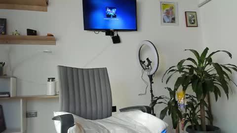 manucute 23  online show from February 5, 4:10 pm