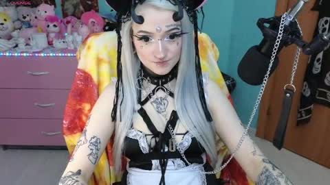 Manuela online show from April 14, 9:40 pm