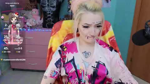 Manuela online show from February 8, 8:34 pm