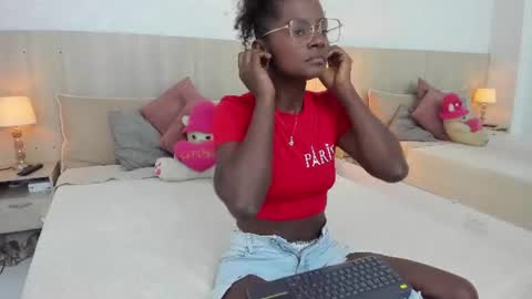 Mara Sinclair online show from June 19, 7:53 pm