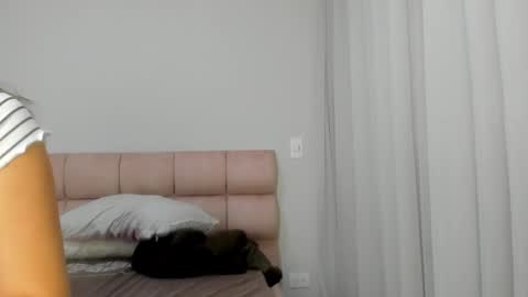 mara modelo independiente online show from January 8, 10:10 am