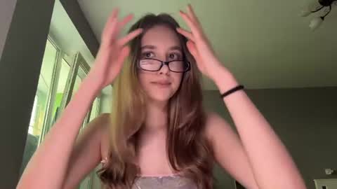 Mia online show from August 6, 8:34 am