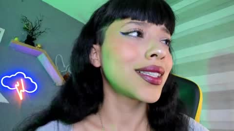 Snapshot of marcelinee__ chatting on February 5, 11:17 pm Marce  online show from February 5, 11:17 pm