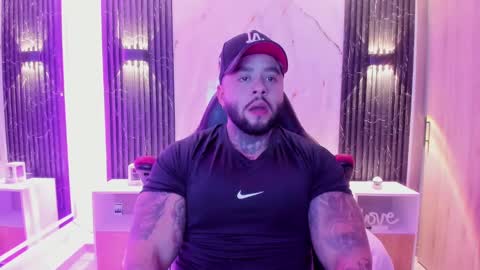 Snapshot of marcus_fit1 chatting on October 21, 1:22 am Marcus online show from October 21, 1:22 am