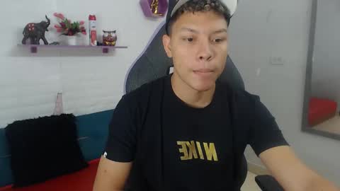 marcuss_2 online show from December 5, 2:15 pm