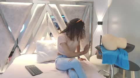 marfilastrom online show from September 16, 7:50 pm