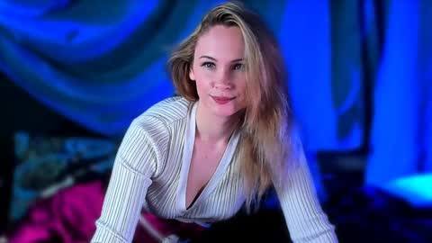 margaux_corsets6641000 online show from December 26, 9:22 am