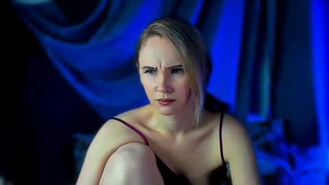 margaux_corsets6641000 online show from January 4, 11:22 am