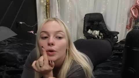 margot_robbie7 online show from February 13, 3:39 am