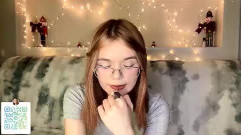 Lina online show from February 4, 9:30 pm